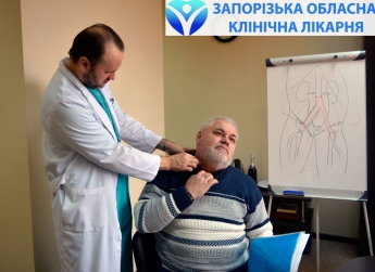 В Запорожской облбольнице пациентам помогают решить две проблемы со здоровьем во время одной операции (фото)