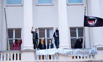 В Лондоне анархисты захватили дом экс-менеджера Газпрома: фото