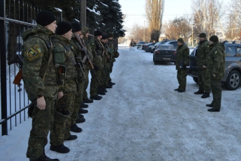 В обстреливаемую Авдеевку направлен дополнительный отряд полиции (фото)