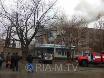 В Мелитополе горит моторный завод (фото, видео)