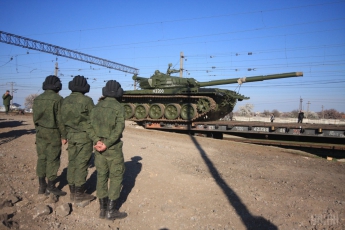 Подразделения кадровых российских военных начали выводить на передовую на Донбассе