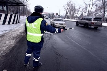 Полиция в Мелитополе "шерстит" машины в поисках "похищенного" ребенка
