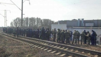 Блокада Донбасса: активисты отказались сдавать оружие полиции