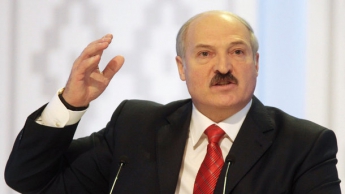 Лукашенко поручил чиновникам трудоустроить супругов и любовников