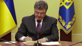 Порошенко предложили запретить использовать российский рубль в Украине