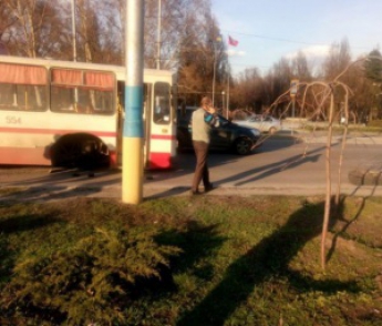 В Запорожье у троллейбуса во время езды отвалилось колесо