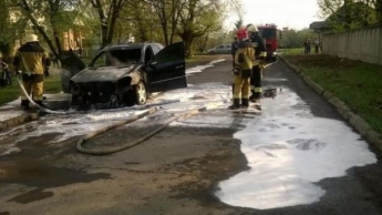 В Ужгороде сожгли «Мерседес» полковника полиции, занимающегося делом «левой водки»