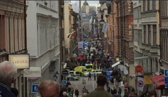 В центре Стокгольма грузовик въехал в толпу людей (фото)