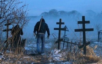 Житель Днепропетровщины спрятал труп ребенка на кладбище