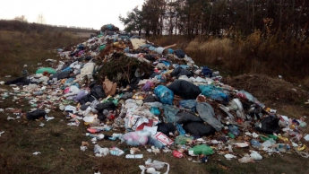 В Житомирской области суд арестовал грузовик с львовским мусором