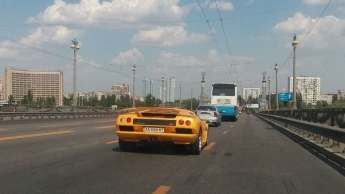 ФОТОФАКТ. В Украине засветился уникальный "президентский" Lamborghini