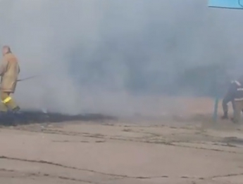 В мелитопольской школе сгорело футбольное поле (видео)