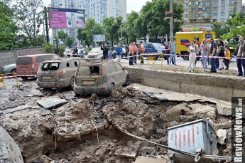 В Киеве прорвало напорную трубу, фонтан воды до 7-го этажа: фото, видео