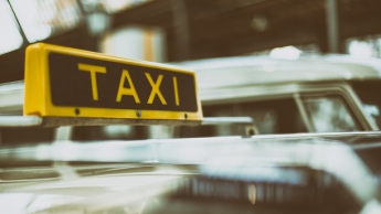 Таксисты в Украине взвинчивают цены