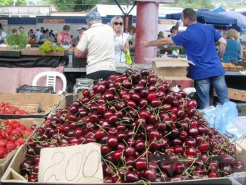 "Путин, введи черешню!": цены на сезонные фрукты в оккупированном Крыму бьют рекорды, - блогер. ФОТО