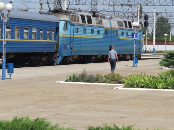 Начальство Приднепровской железной дороги бегает от журналистов (видео)