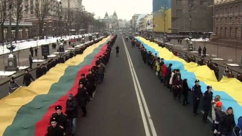 Даже таксисты переживают: названа самая проукраинская страна в ЕС (видео)