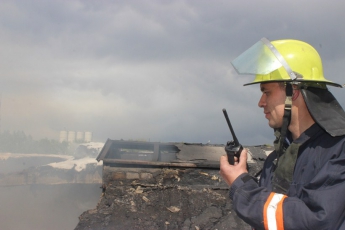 В Днепропетровской области горит военный полигон: стрельбы приостановлены