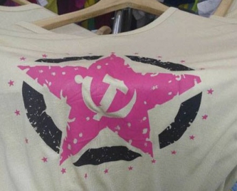 Полицейские изъяли из магазина партию футболок с советской символикой