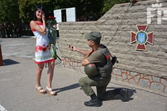 Запорожский нацгвардеец сделал предложение девушке после возвращения из АТО (фото)