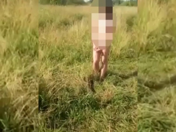 В России подростки снимали издевательства над девочкой и заставляли есть грязь с ноги (видео)