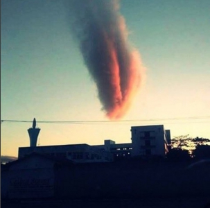 Видеошок: апокалиптическое облако в виде "руки Бога" напугало бразильцев
