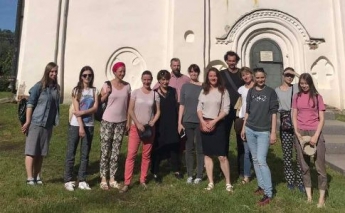 Российский центр вывез в РФ новую группу украинской молодежи