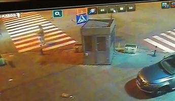 Видео с камер наблюдения: За секунды до ДТП сын Шуфрича чуть не сбил двух человек (видео)