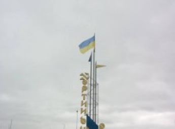 Война флагов: руководство Хортицкого района сняло знамя УПА – активист