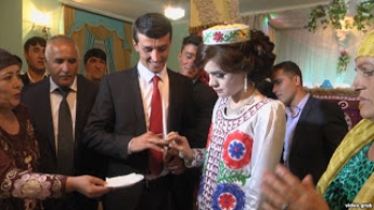 Весілля за наказом президента. Що буває, коли присвячуєш главі Таджикистана вірш (фото, відео)