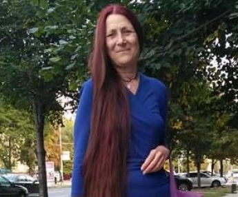 Запорожская Рапунцель: художница 15 лет не стрижет волосы (фото)