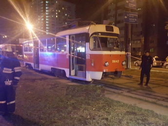 Смертельное ДТП в Киеве: под колеса трамвая попали мать и ребенок, мальчик погиб