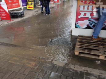 В Запорожье затопило центральный рынок (Фото)