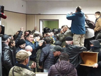 Під час штурму у Святошинському суді побили журналістів