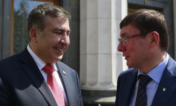 Саакашвили навез грузин, которые теперь готовят переворот - Луценко