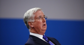 Министр обороны Великобритании подал в отставку из-за сексуальных домогательств
