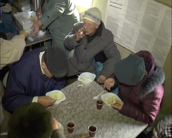 В Мелитополе начали кормить бездомных (фото)
