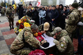 В Запорожье простились с погибшим бойцом АТО с позывным «Гюрза» (видео)