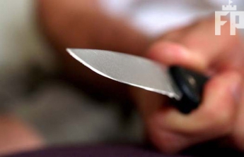 Муж изрезал ножом лицо своей супруги