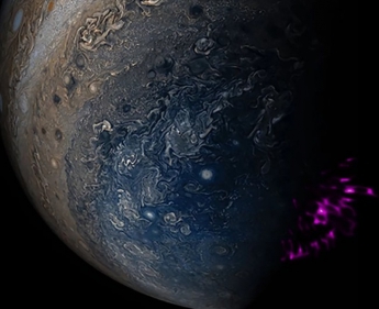 NASA гадает об источнике странного сияния на Юпитере: видео, фото