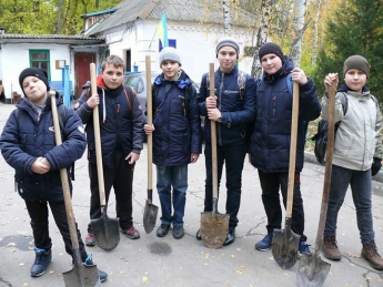 Волонтеры озеленили центральный парк