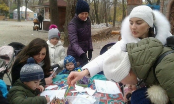 В городском парке дети писали письма Святому Николаю