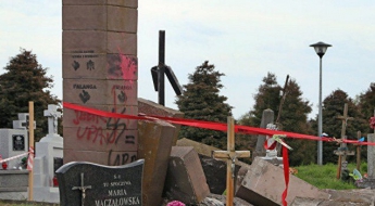 В Польше вымостили дорогу из разрушенного памятника воинам УПА