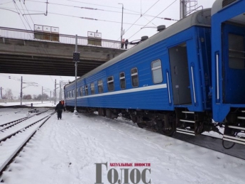 Запорожский поезд сошел с рельсов (ФОТО)