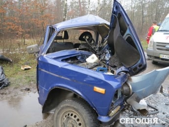 В Киеве в масштабной аварии разбились пять авто: есть погибший