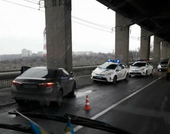 На запорожском мосту авто столкнулись на встречке (ФОТО)