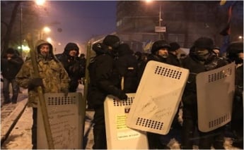 У Києві - спроба штурму наметового містечка Саакашвілі