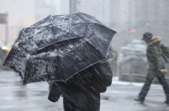 Зима не радує: коли Україну накриють дощі і пронизливий вітер