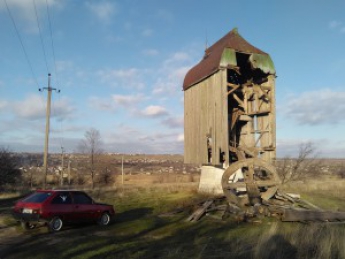 Под Запорожьем упал старинный ветряк (Фото)