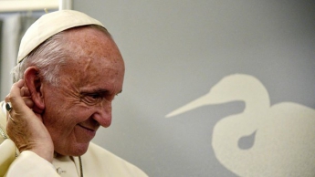Папа Римский решил изменить молитву 
